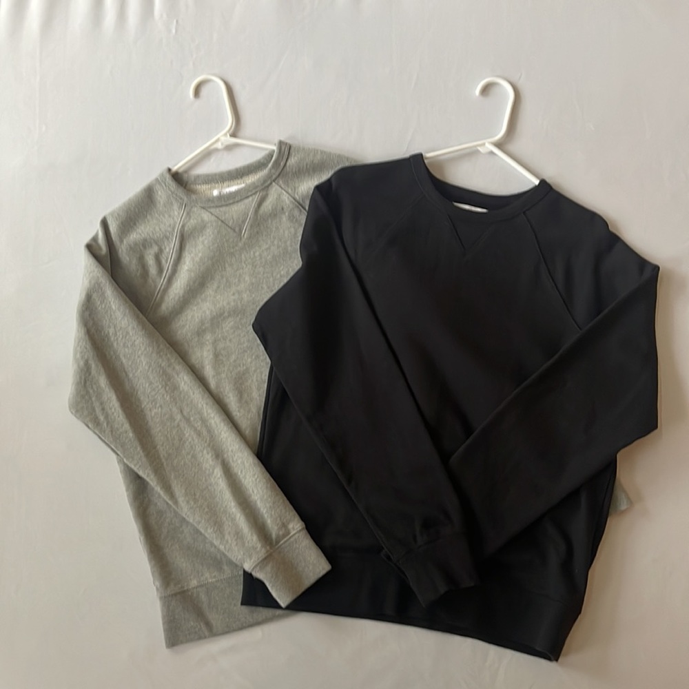 2 Everlane Men’s Crewneck Sweatshirts Gray and Black Medium